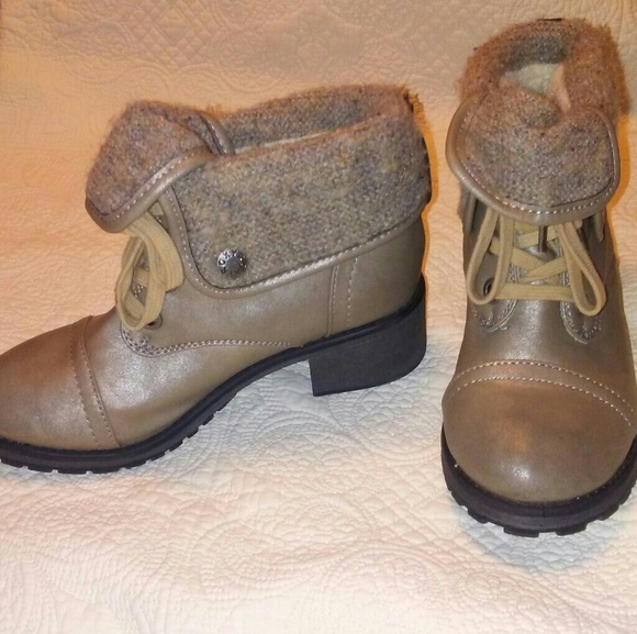 Roxy Boots Mountain and The Seas Boardriding Co. - Picture 6 of 6